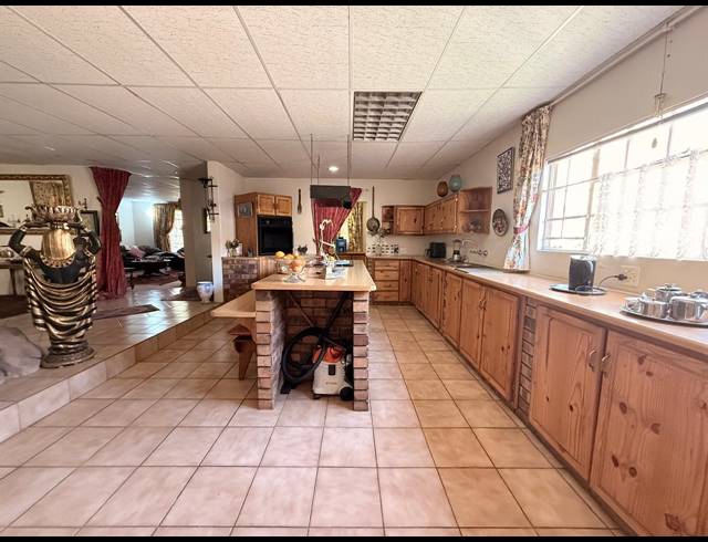 3 BEDROOM FREESTANDING FOR SALE IN SIGNAL HILL
